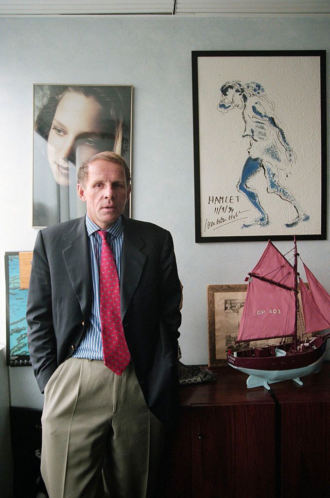 Patrick Poivre d'Arvor dans son appartement Parisien. l Source : Getty Images
