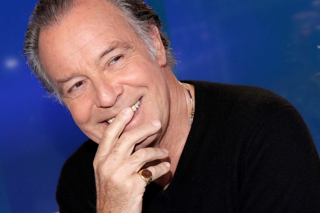 l'acteur Michel Leeb pose lors d'une séance de portraits à Paris, France le 14 novembre 2017 | Photo : Getty Images