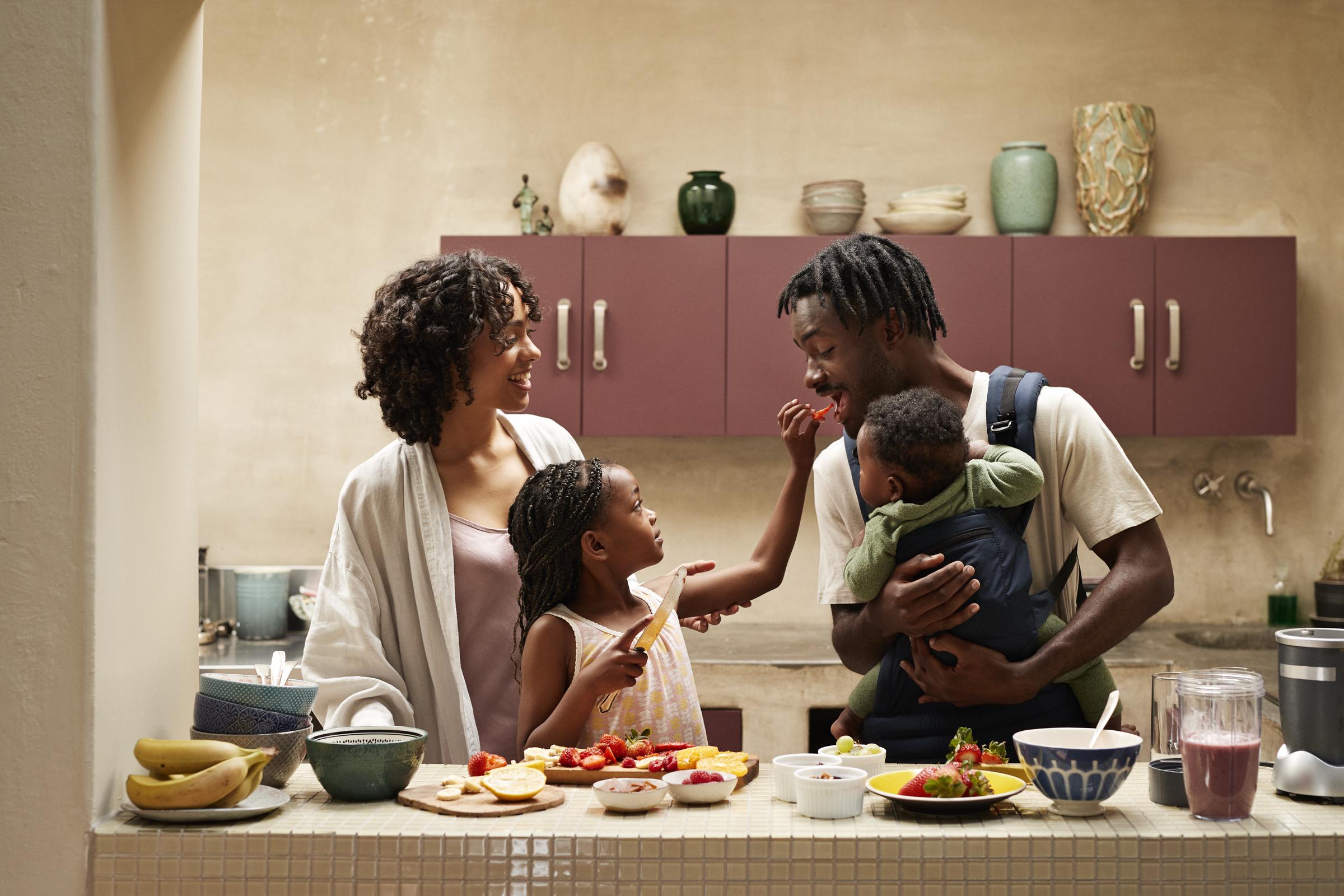 A family making dinner together in the kitchen | Source: Getty Images