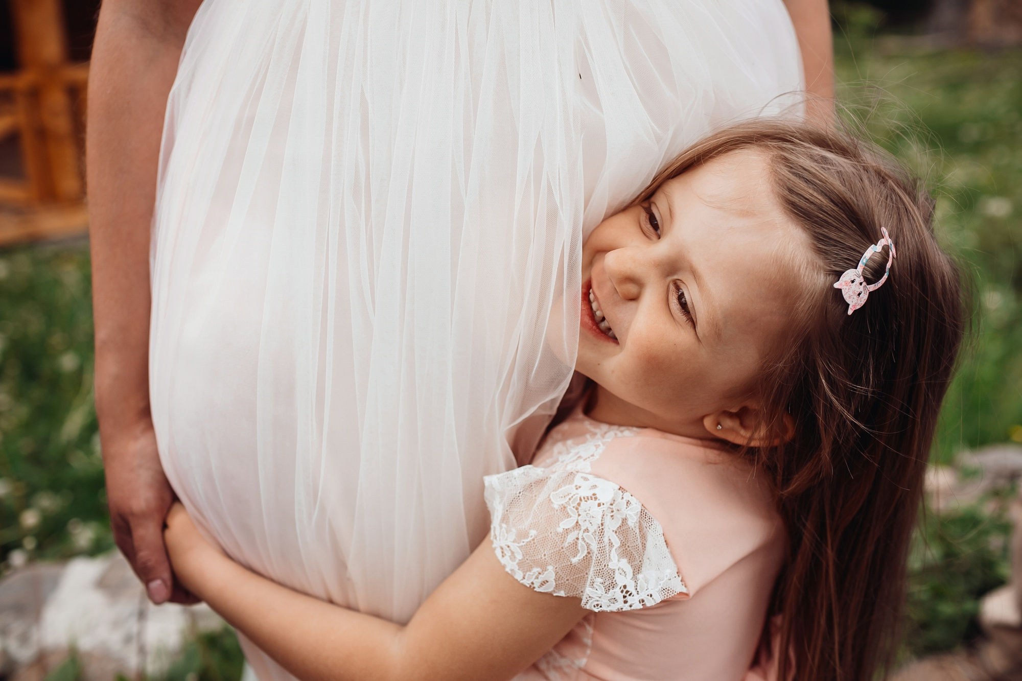 A little girl hugging the bride | Source: Freepik