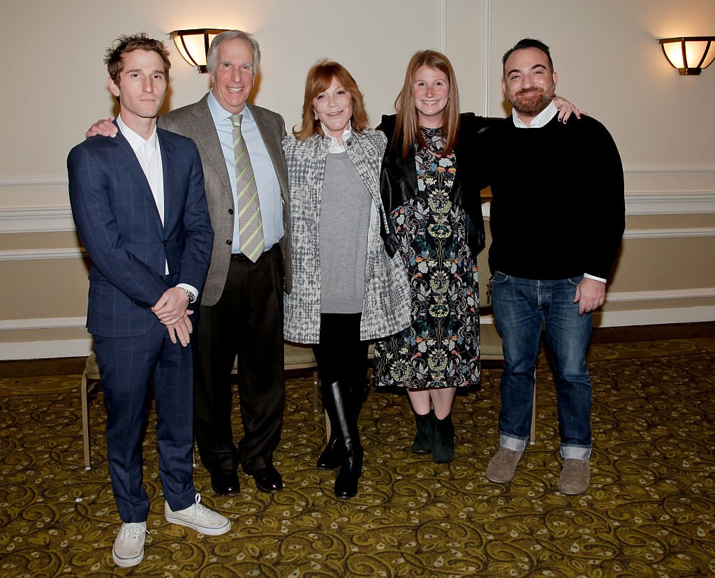 Pictured: (L-R) Max Winkler, Henry Winkler, Stacey Winkler, Zoe Winkler and Jed Weitzman honor Henry Winkler as he receives the Pacific Pioneer Broadcasters Lifetime Achievement Awards at Sportsmens Lodge on January 29, 2016 in Studio City, California | Photo: Getty Images