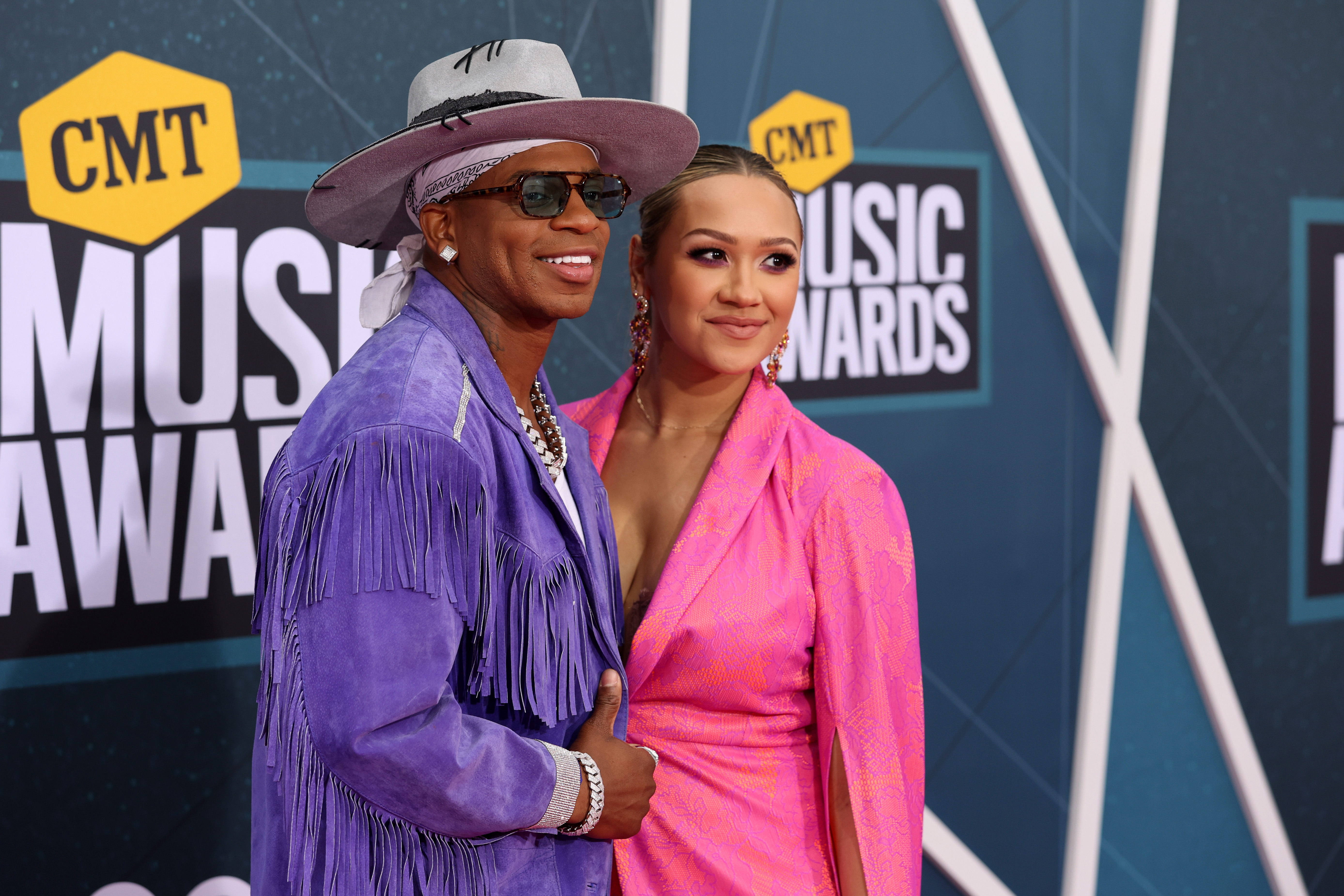 Jimmie Allen and Alexis Gale attend the 2022 CMT Music Awards at Nashville Municipal Auditorium on April 11, 2022, in Nashville, Tennessee. | Source: Getty Images