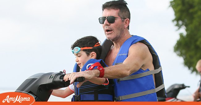 Simon Cowell beim Jetskifahren mit seinem Sohn Eric am 18. Dezember 2019 in Bridgetown | Quelle: Getty Images