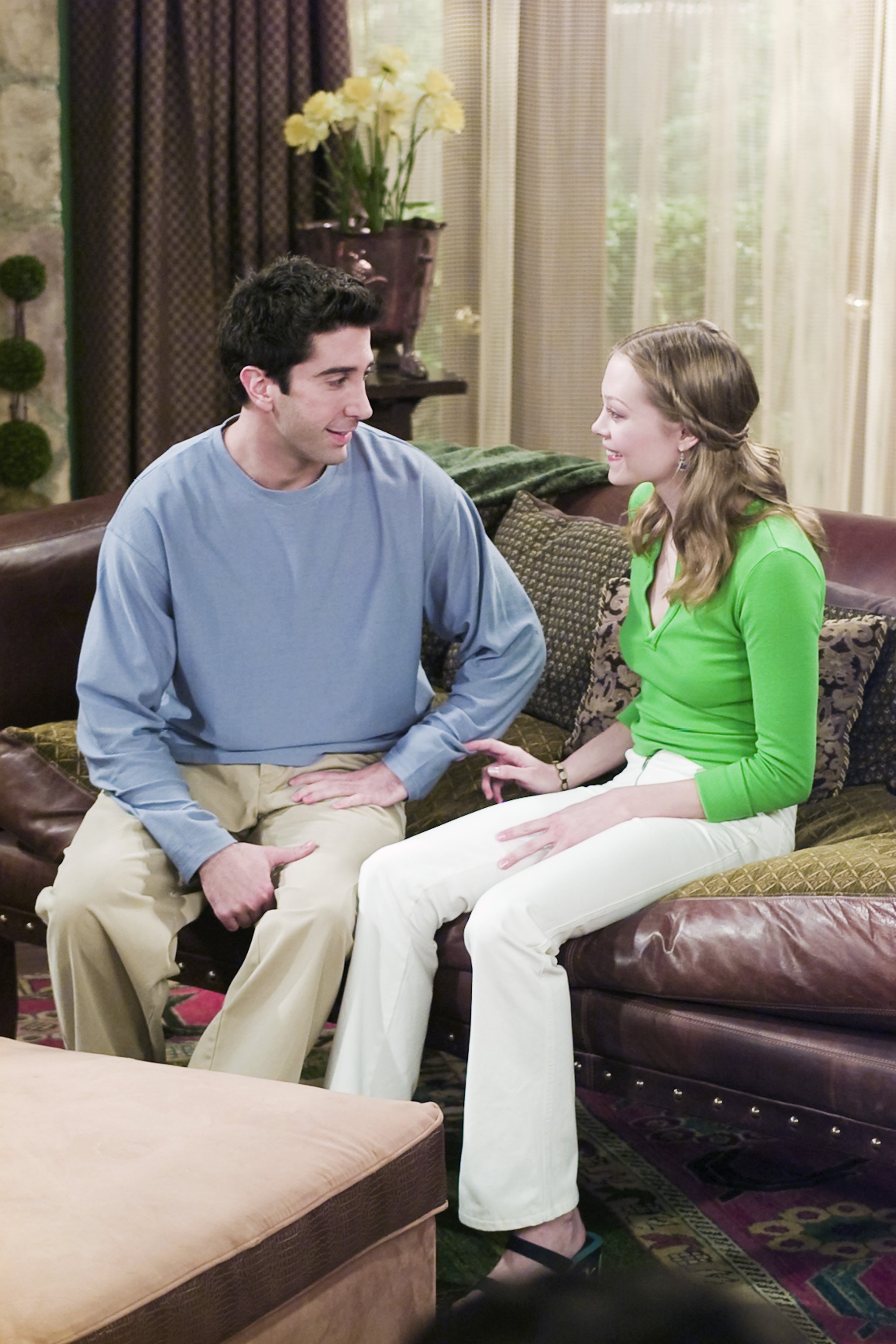 David Schwimmer as Ross Geller and Alexandra Holden as Elizabeth Stevens on episode 22 of "Friends" called "The One Where Paul's The Man" which aired on April 5, 2000 | Source: Getty Images