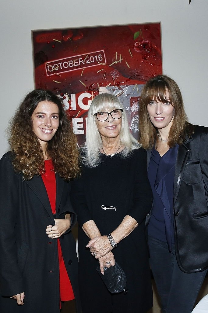 L'actrice Dany Saval entre sa fille Stéfanie Jarre et sa petite-fille Rebecca Jarre. | Photo : Getty Images