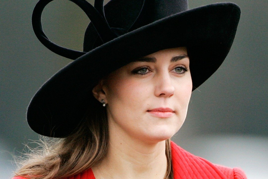 Kate Middleton, Prince William's girlfriend, at the Sovereign's Parade at Sandhurst Military Academy to watch the passing-out parade on December 15, 2006 in Surrey, England. | Source: Getty Images