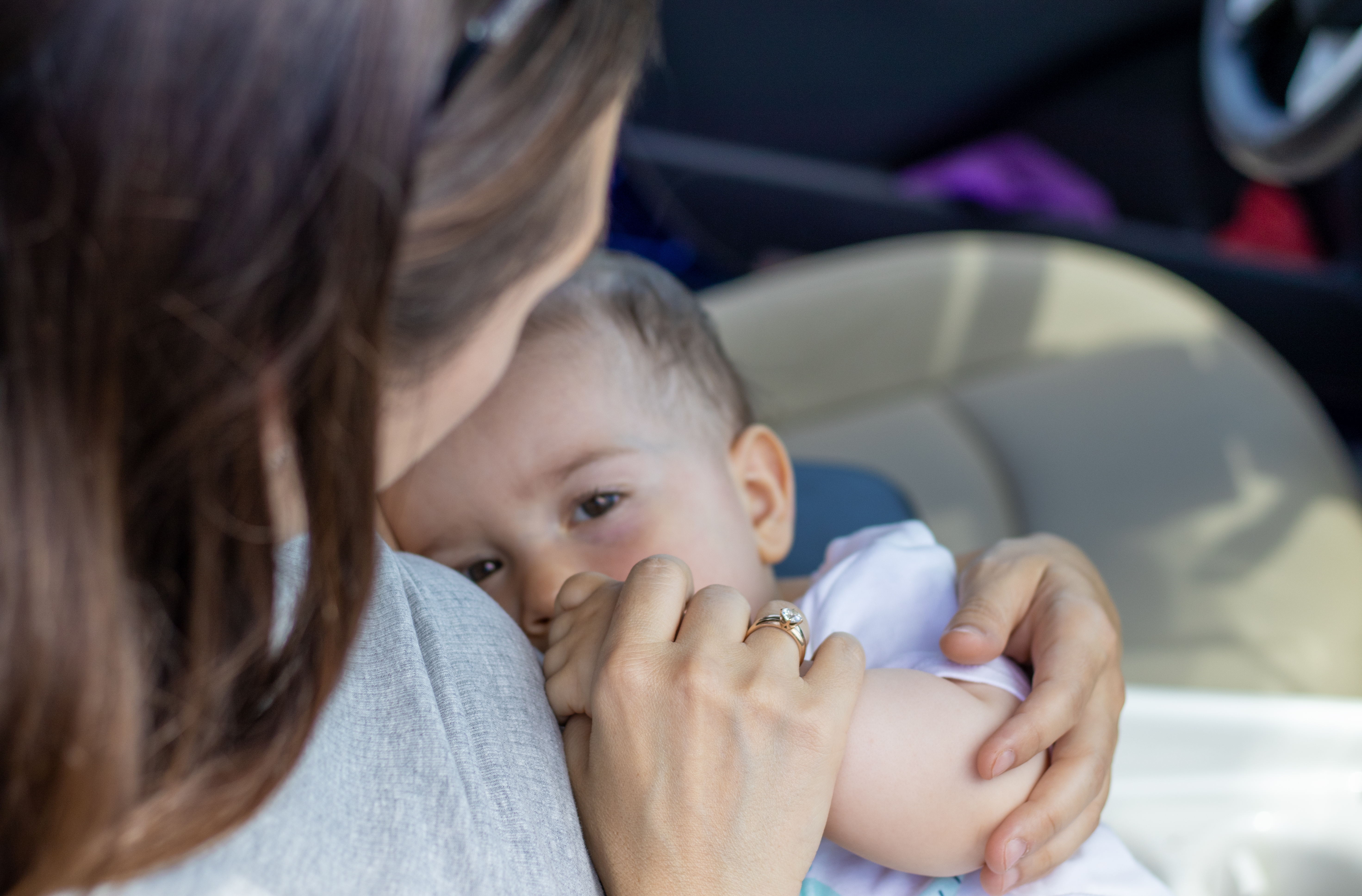 Baby boy on car | Source: Shutterstock