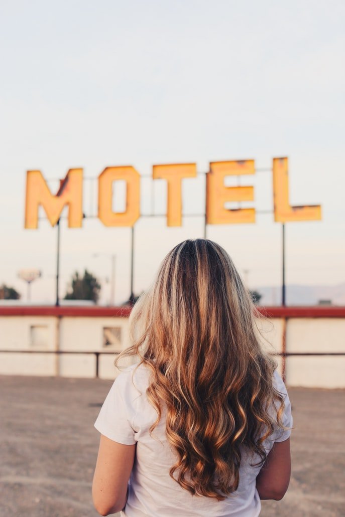 Emma endete als Putzfrau in einem schäbigen Motel | Quelle: Unsplash