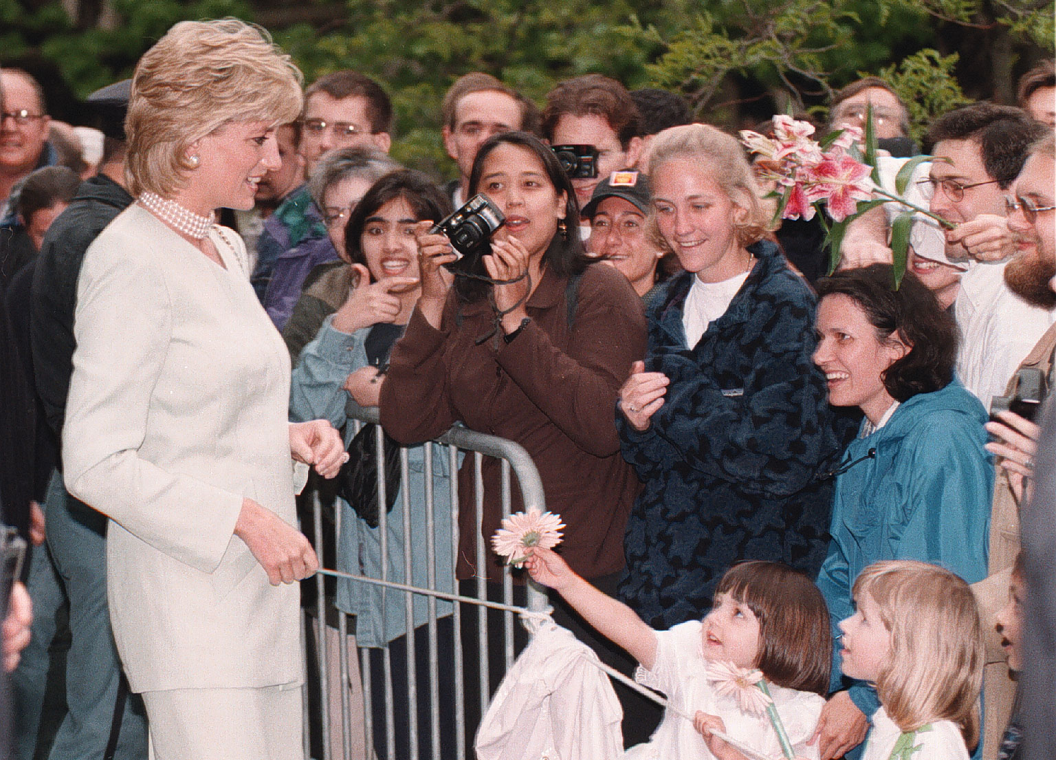 Princess Diana arrives at Northwestern University in Chicago on June 4, 1996 | Source: Getty Images