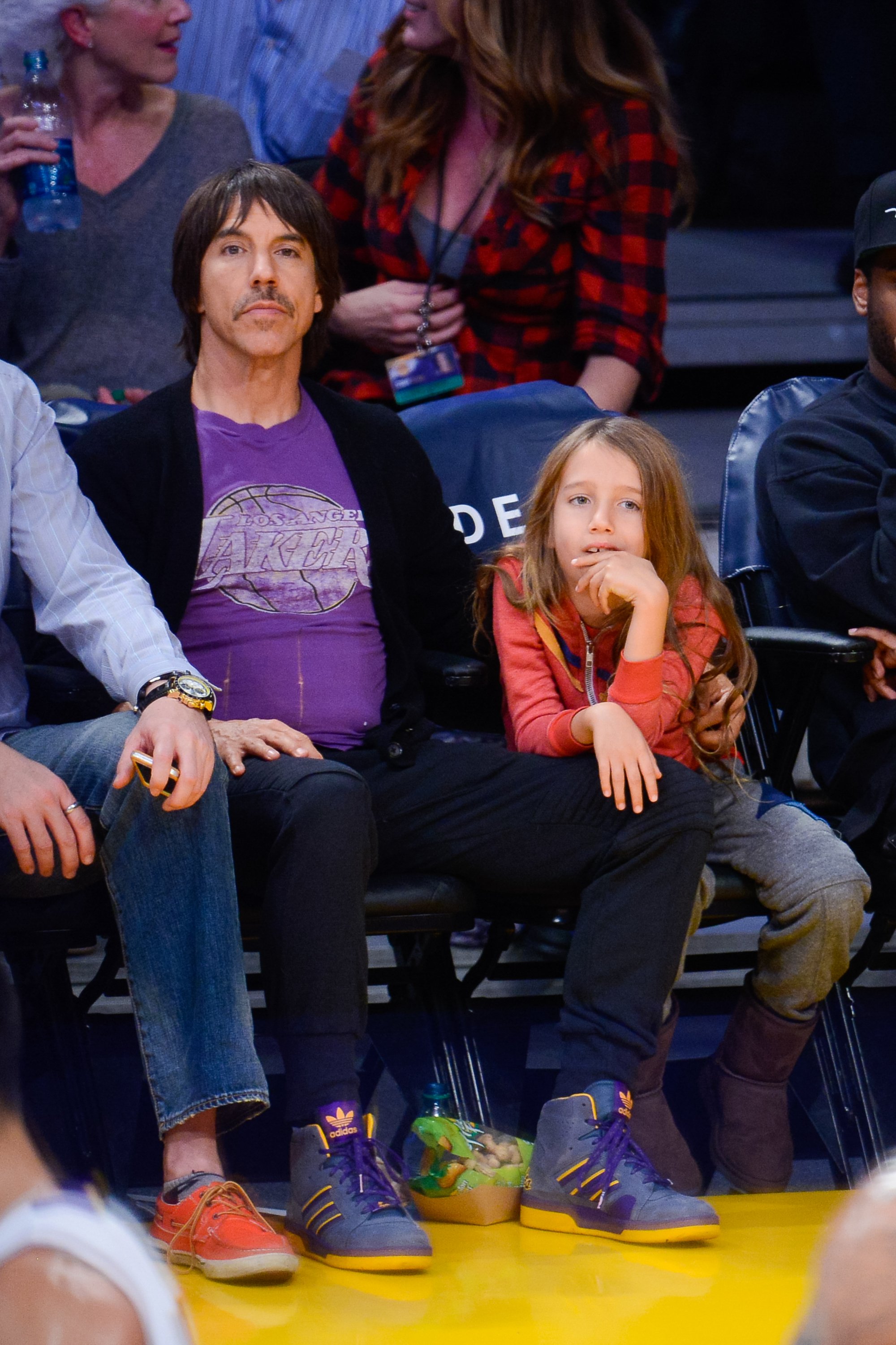 Anthony Kiedis and his son Everly Bear Kiedis at a basketball game between the New Orleans Pelicans and the Los Angeles Lakers at Staples Center on December 7, 2014 in Los Angeles, California. | Source: Getty Images