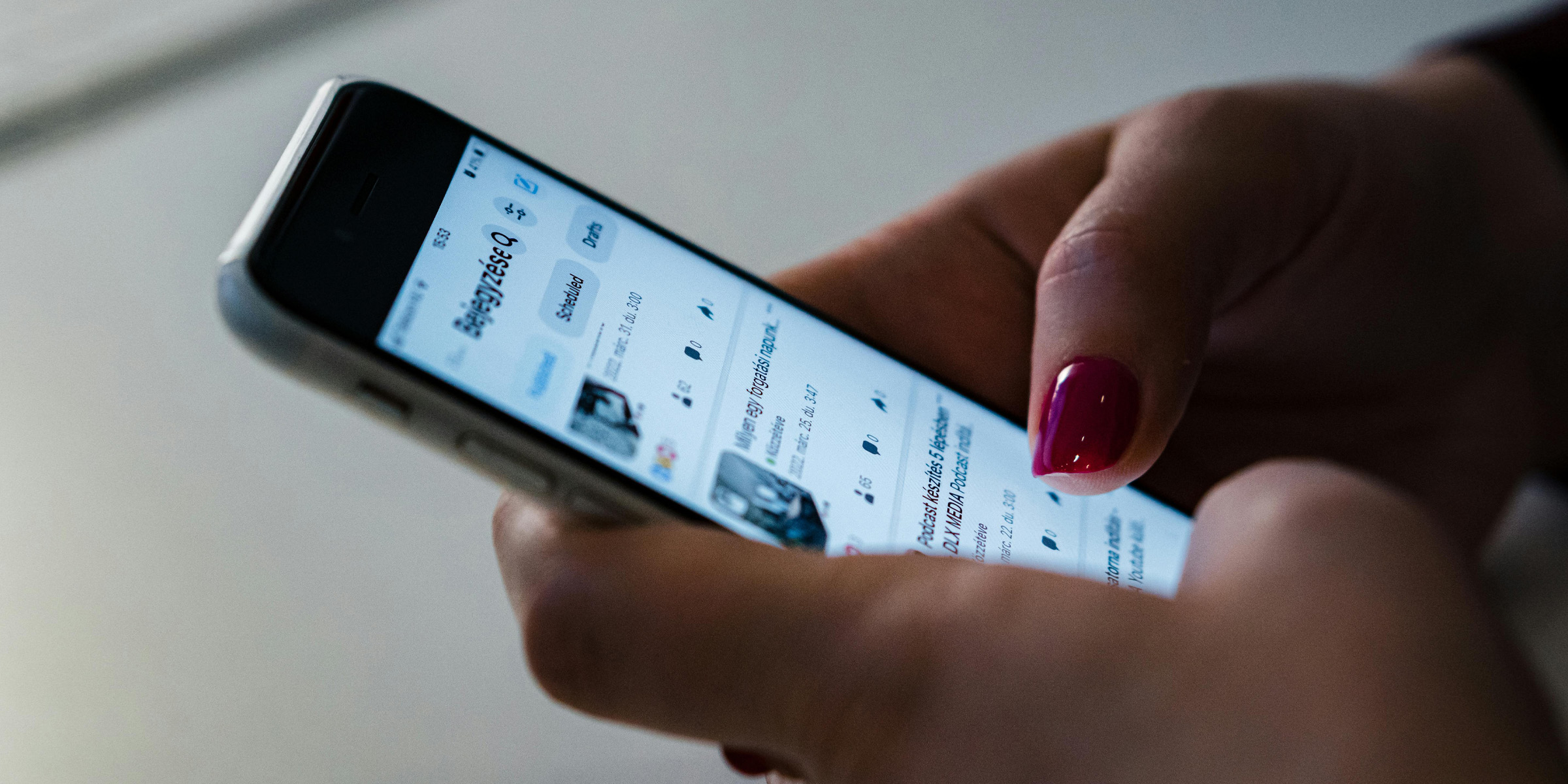 A person using their cell phone | Source: Pexels