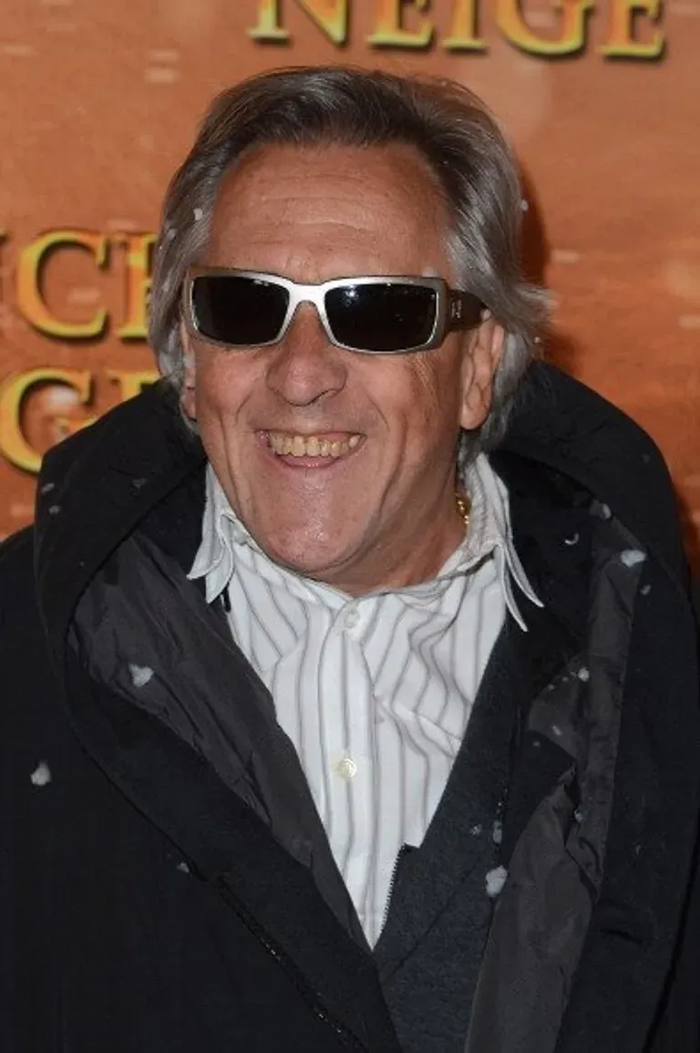 Gilbert Montagne assiste à la première de " Blanche Neige " chez Gaumont Capucines le 1er avril 2012 à Paris, France. | Photo : Getty Images