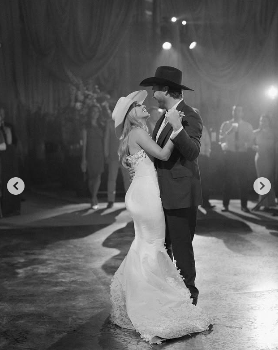Lainey Wilson and Devlin "Duck" Hodges having their first dance | Source: Instagram/laineywilson