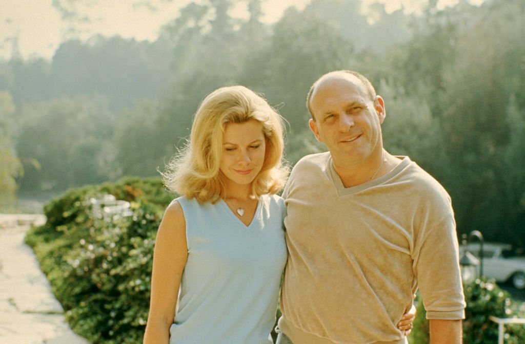 Elizabeth Montgomery and William Asher pose for a portrait at home in 1966 in Beverly Hills, California | Photo: Getty Images