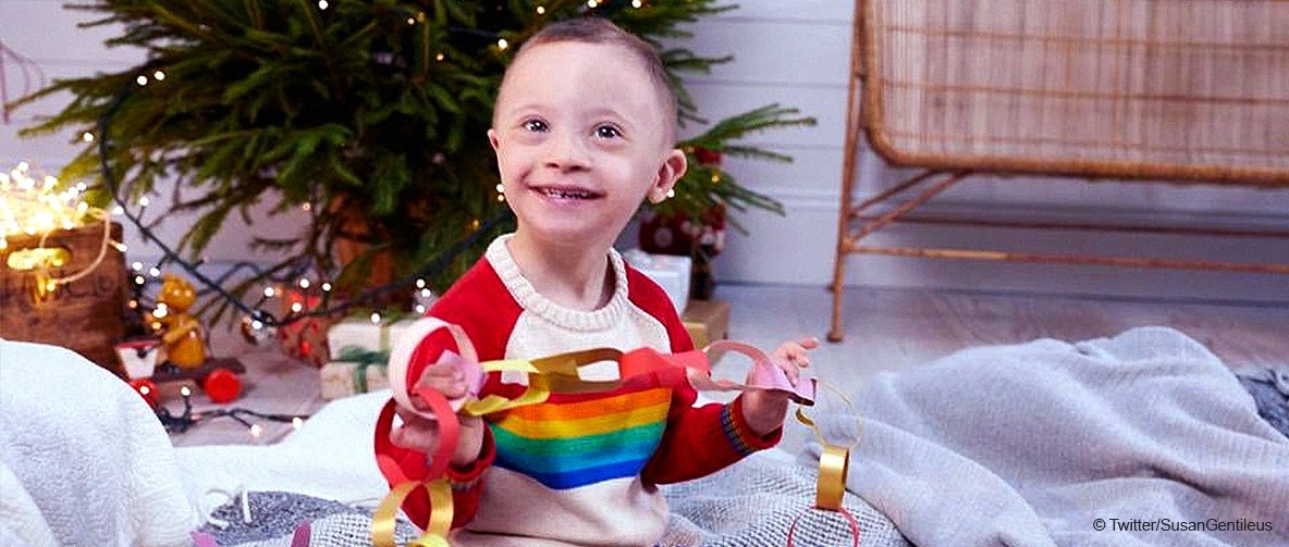 Ce petit garçon surnommé Smiley Riley ne laisse pas le syndrome de Down prendre le dessus sur sa vie et est devenu un modèle adorable