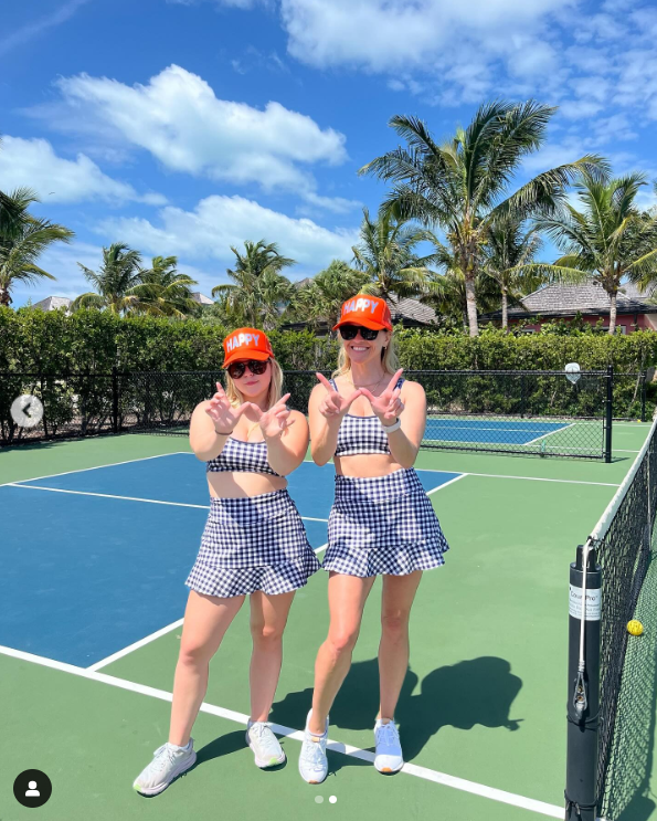 Reese Witherspoon and her niece, Draper Witherspoon, pose at a pickleball court in matching checkered sports bras and skorts, posted in July 2024. | Source: Instagram/reesewitherspoon