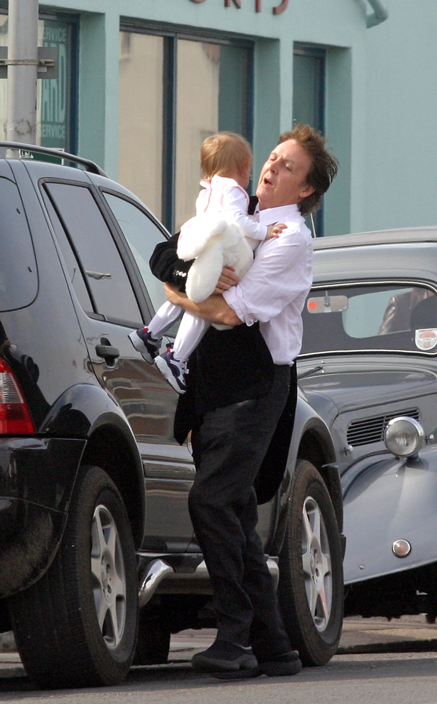 Paul McCartney photographed with his daughter in 2006. | Source: Getty Images