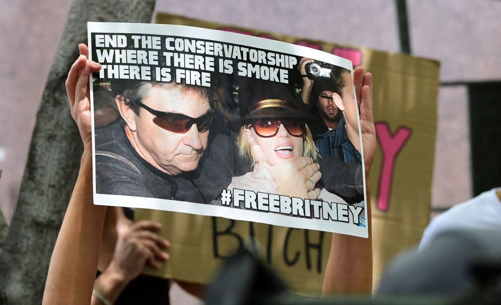 Fans and supporters of Britney Spears hold placards as they gather outside the County Courthouse in Los Angeles, June 2021 | Source: Getty Images
