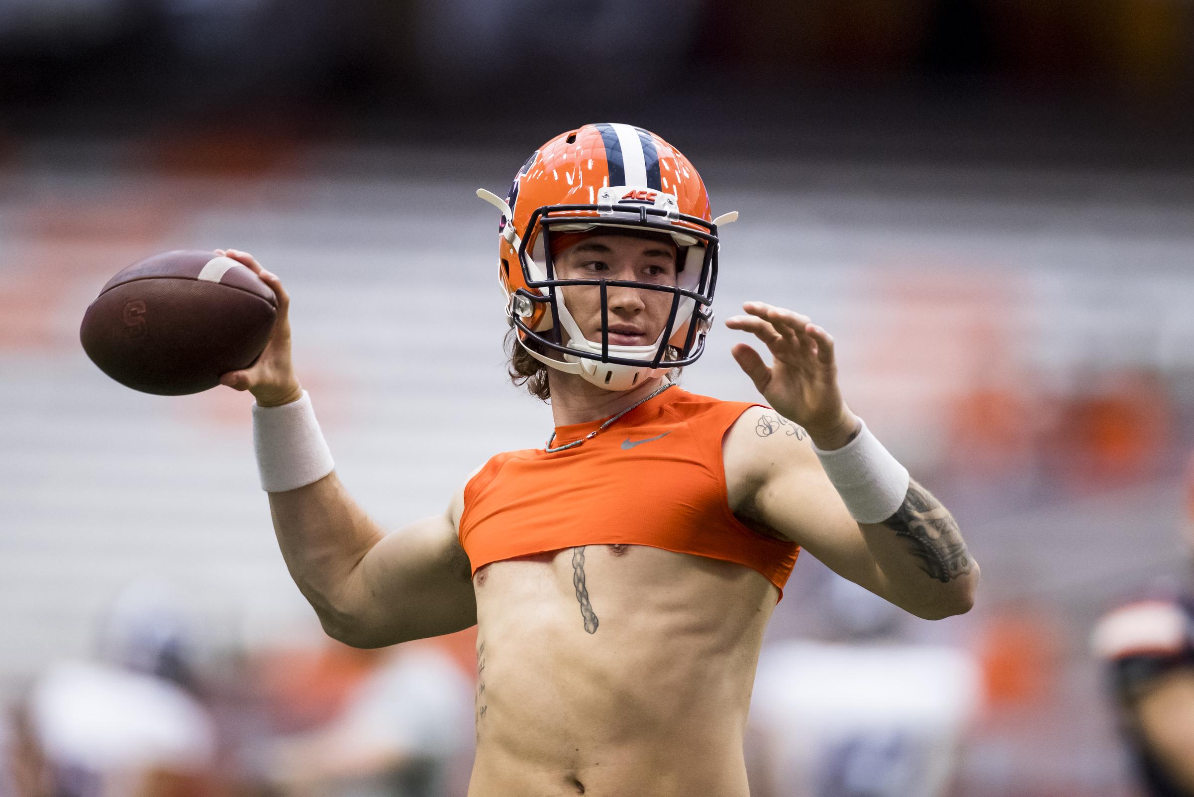 Rex Culpepper warms up before a game against the Holy Cross Crusaders at the Carrier Dome on September 28, 2019 | Source: Getty Images