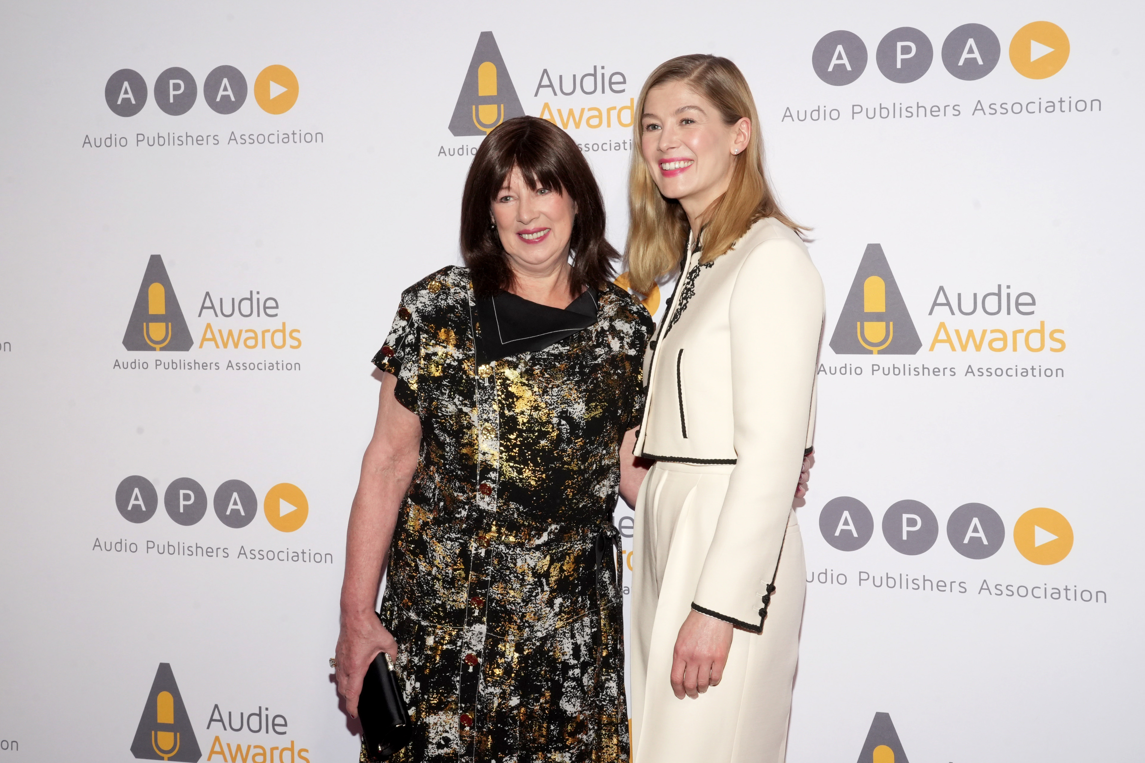 Rosamund Pike (right) and her mother, Caroline Friend, attend the Audio Publishers Association's 2023 Audie Awards at Pier 60, Chelsea Piers, on March 28, 2023, in New York City. | Source: Getty Images