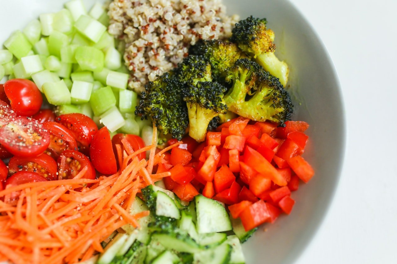 Bowl filled with vegetables | Photo: Pexels