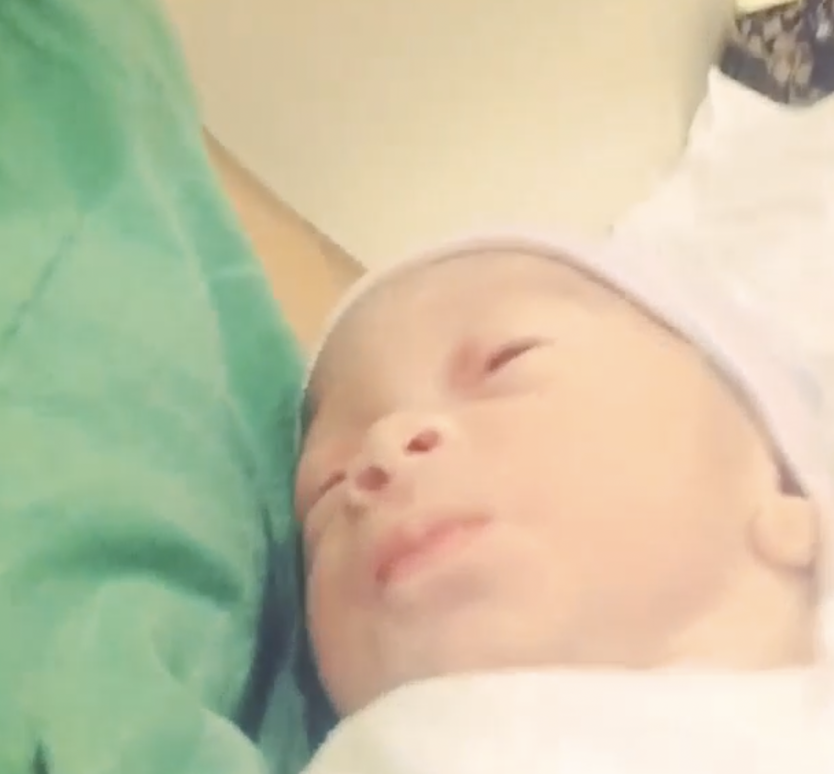 Corde Broadus holding his newborn son, Zion Broadus, dated January 2015 | Source: Instagram/snoopdogg