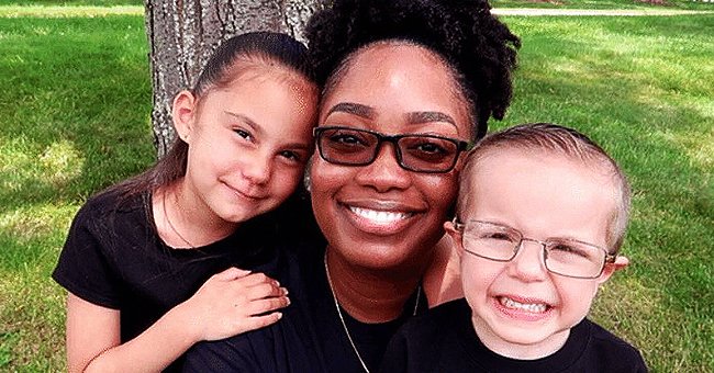Kimberly Holden pictured with her two kids, Elizabeth and Edgar Holden. | Photo: facebook.com/HoldenItDownYT 