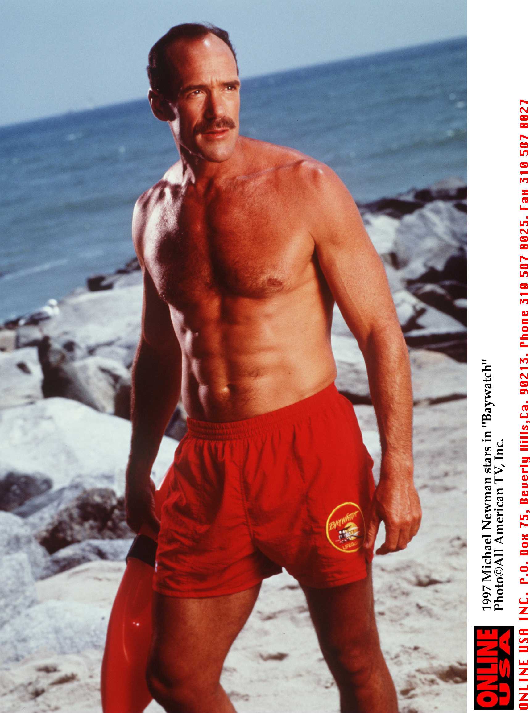 Michael Newman on the set of "Baywatch," 1997 | Source: Getty Images