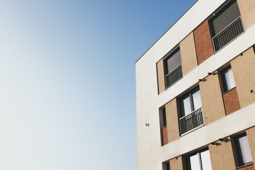 Image montrant un immeuble. | Photo : Unsplash