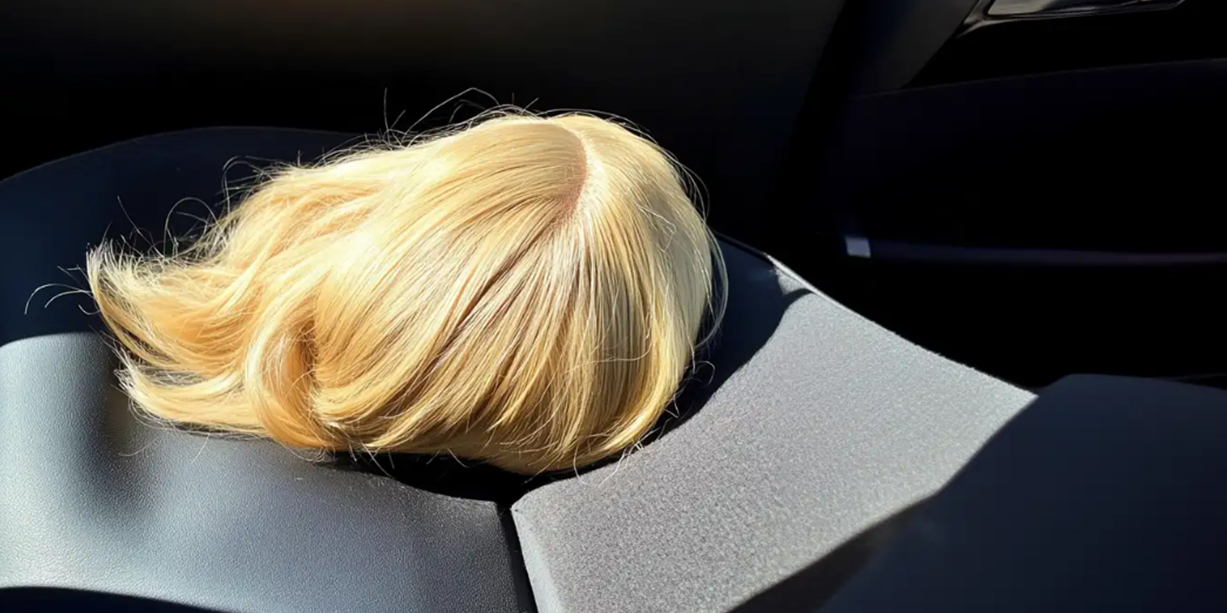 A blonde wig on a car seat | Source: AmoMama