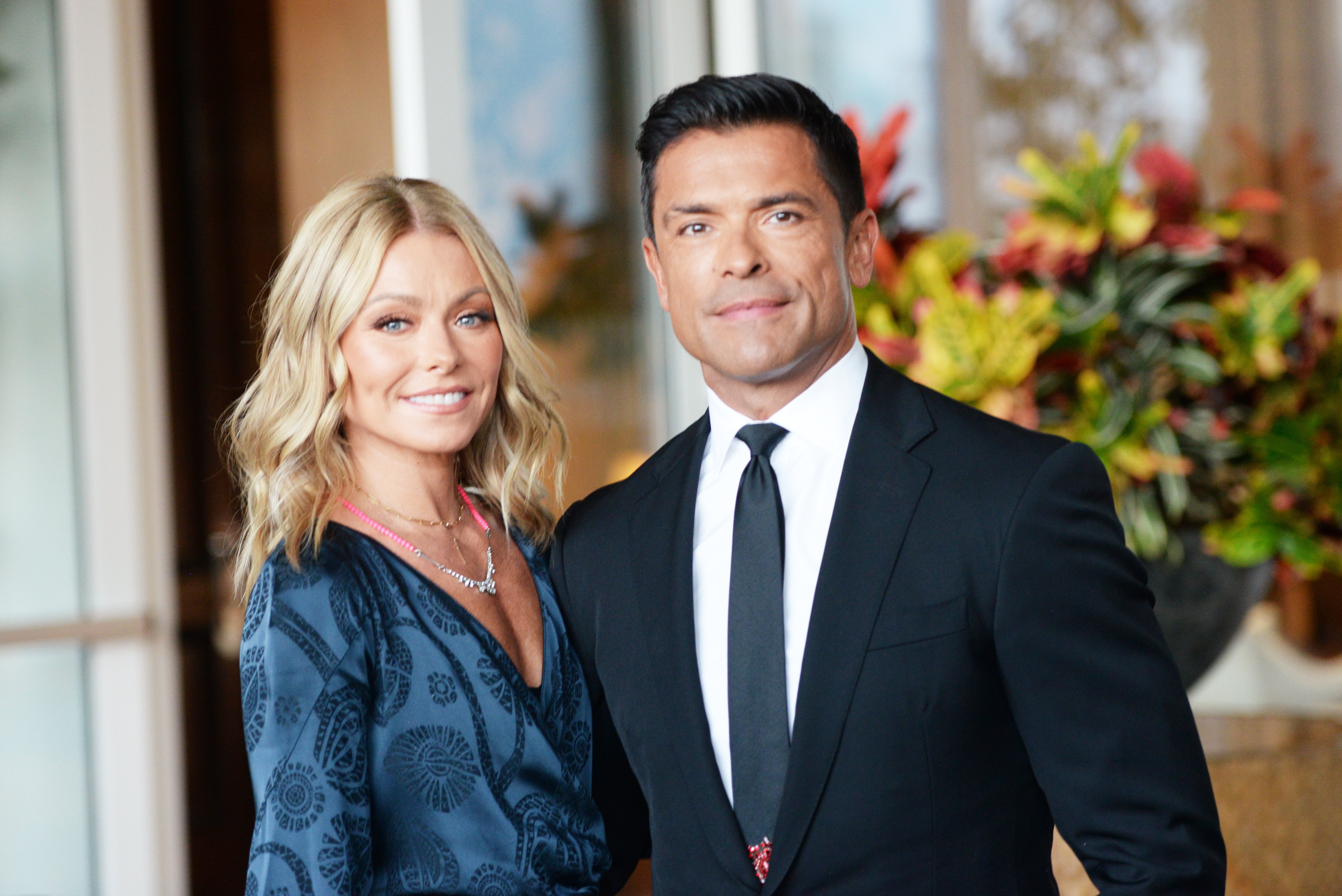 Kelly Ripa and Mark Consuelos arrive at the Los Angeles LGBT Center's 49th Anniversary Gala Vanguard Awards on September 22, 2018, in Beverly Hills, California. | Source: Getty Images.