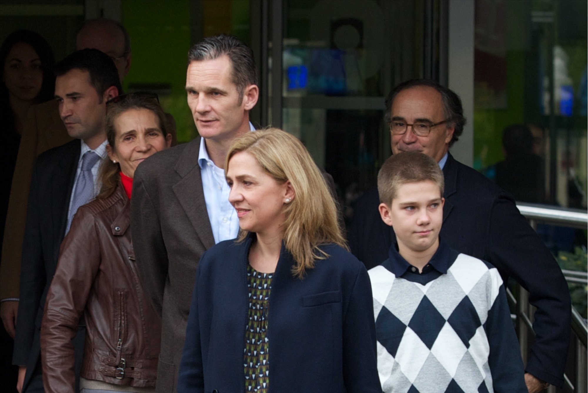 Iñaki Urdangarin, Princesa Cristina de España y Pablo Urdangarin en Madrid en noviembre de 2012. | Foto: Getty Images