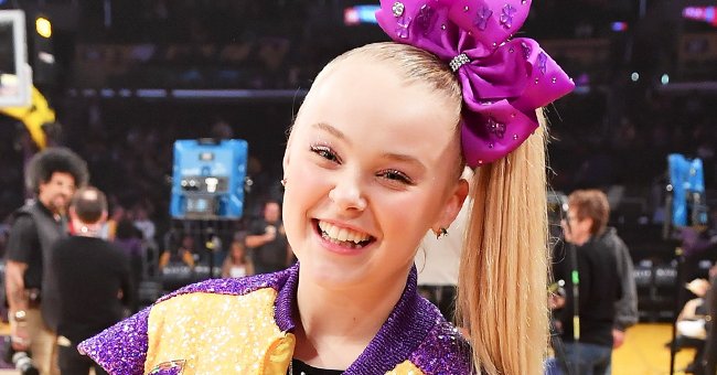 JoJo Siwa at a basketball game between the Los Angeles Lakers and Phoenix Suns at Staples Center on February 10, 2020, in Los Angeles, California | Photo: Allen Berezovsky/Getty Images