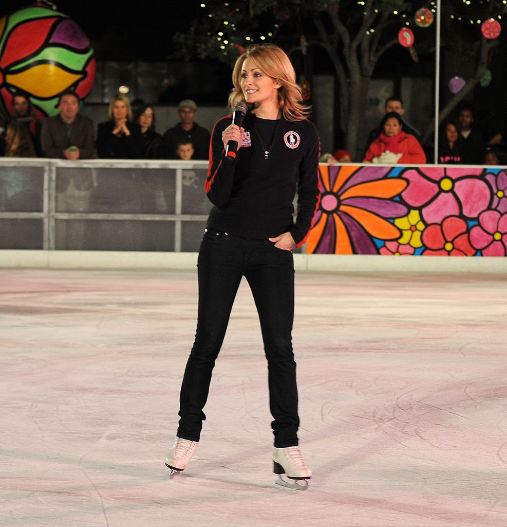 Tanith Belbin opens the rink for skating at the grand opening of ICE at Santa Monica, the premiere ice skating rink in downtown Santa Monica in collaboration with Herbal Essence and Portraits of Hope on November 10, 2010 | Photo: Getty Images