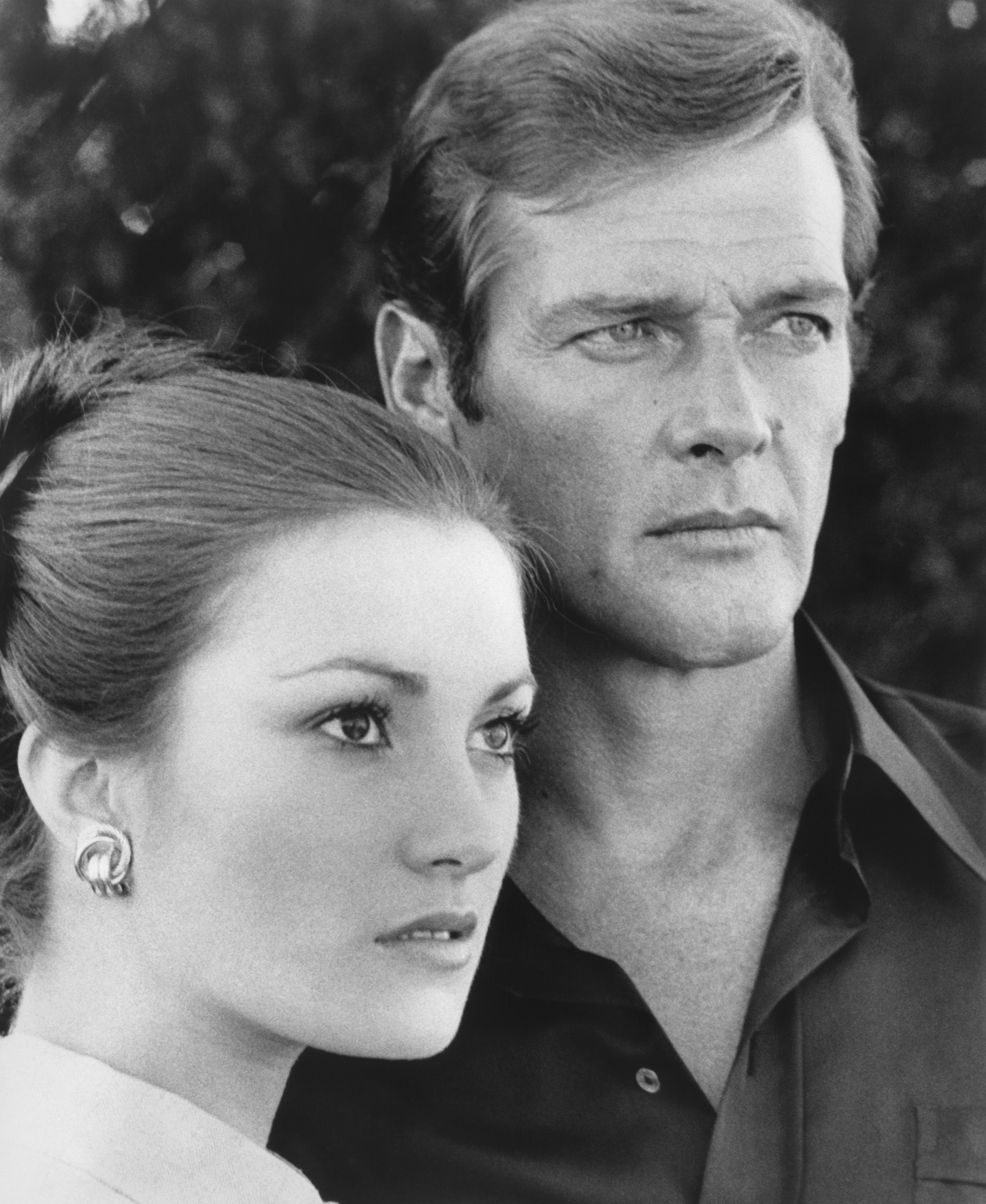 Jane Seymour and Roger Moore on the set of "Live and Let Die" circa 1973. | Source: Getty Images