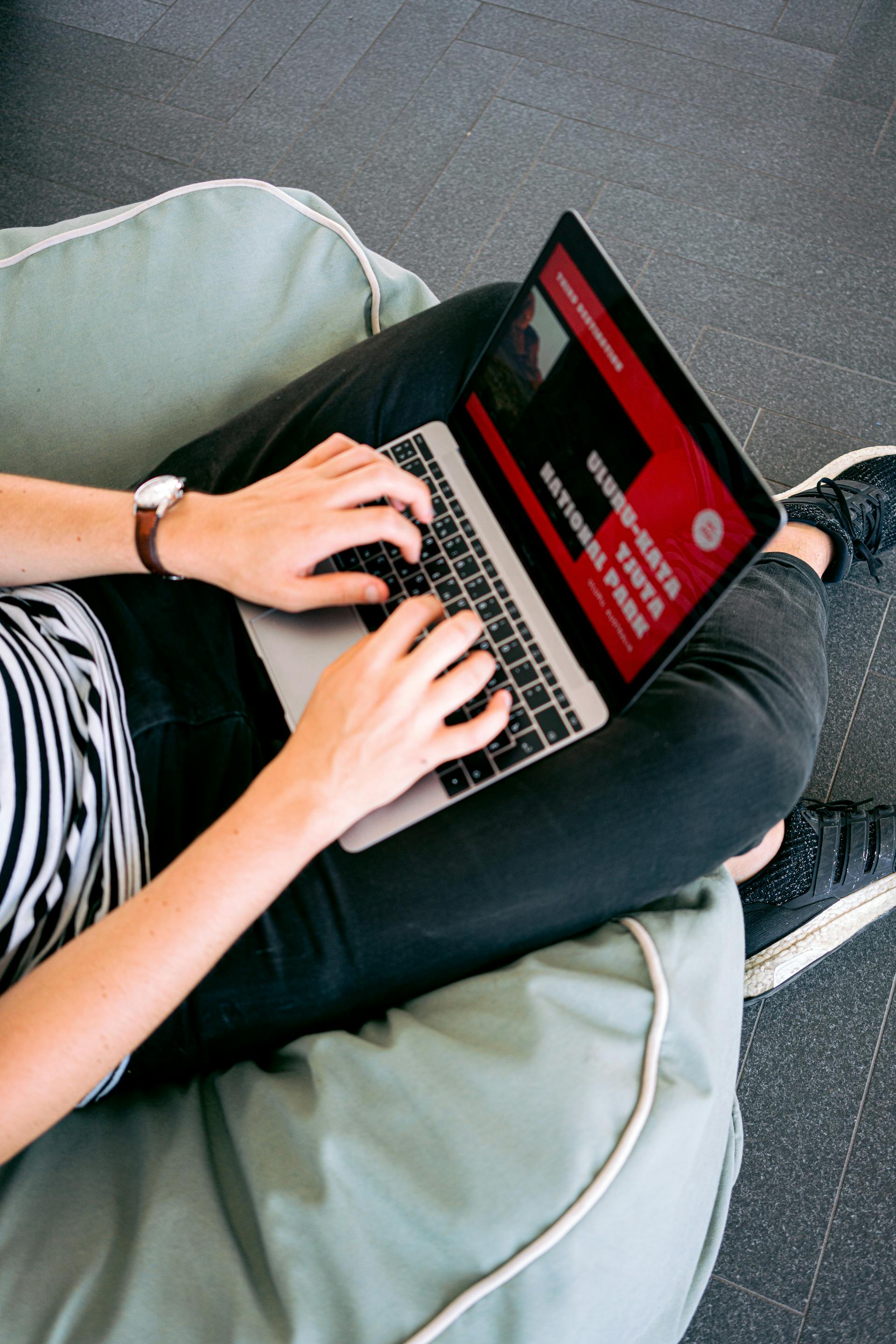 Man using a laptop | Source: Pexels