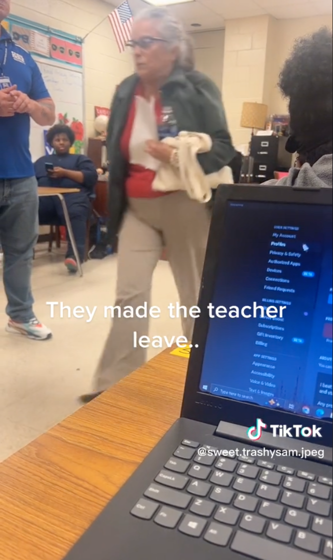 The students tried to ask the teacher to stay. | Source: TikTok.com/sweet.trashysam.jpeg
