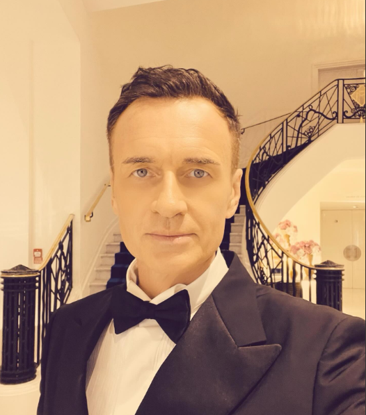 Julian McMahon poses for a selfie shot, dated May 2024 | Source: Instagram/julianmcmahon
