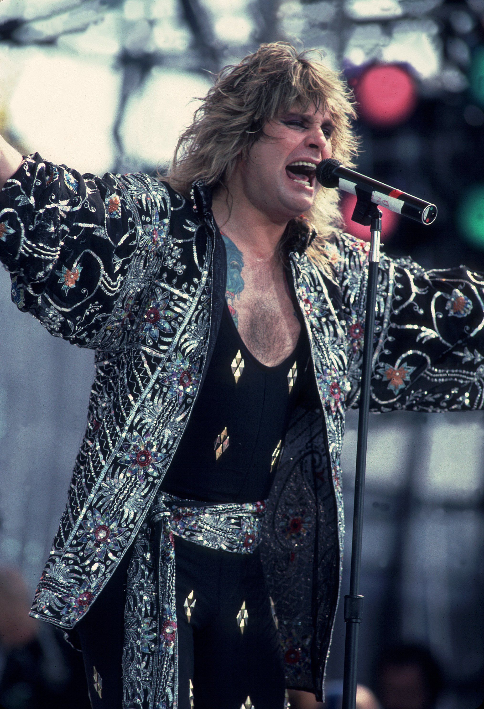 Ozzy Osbourne performs with Black Sabbath for the Live Aid Concert, in Philadelphia, Pennsylvania, on July 13, 1985 | Source: Getty Images