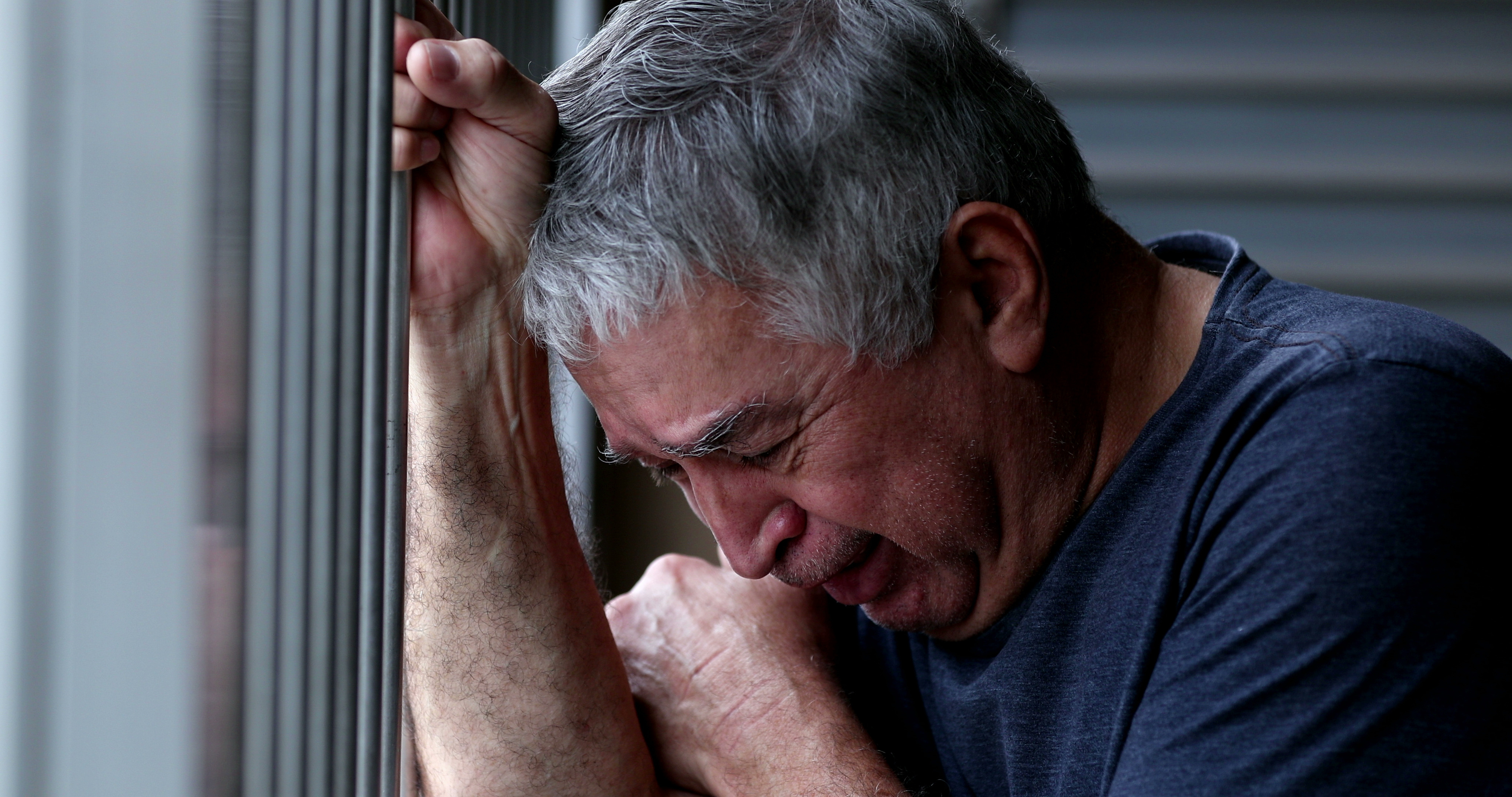 An elderly man crying. │Source: Shutterstock