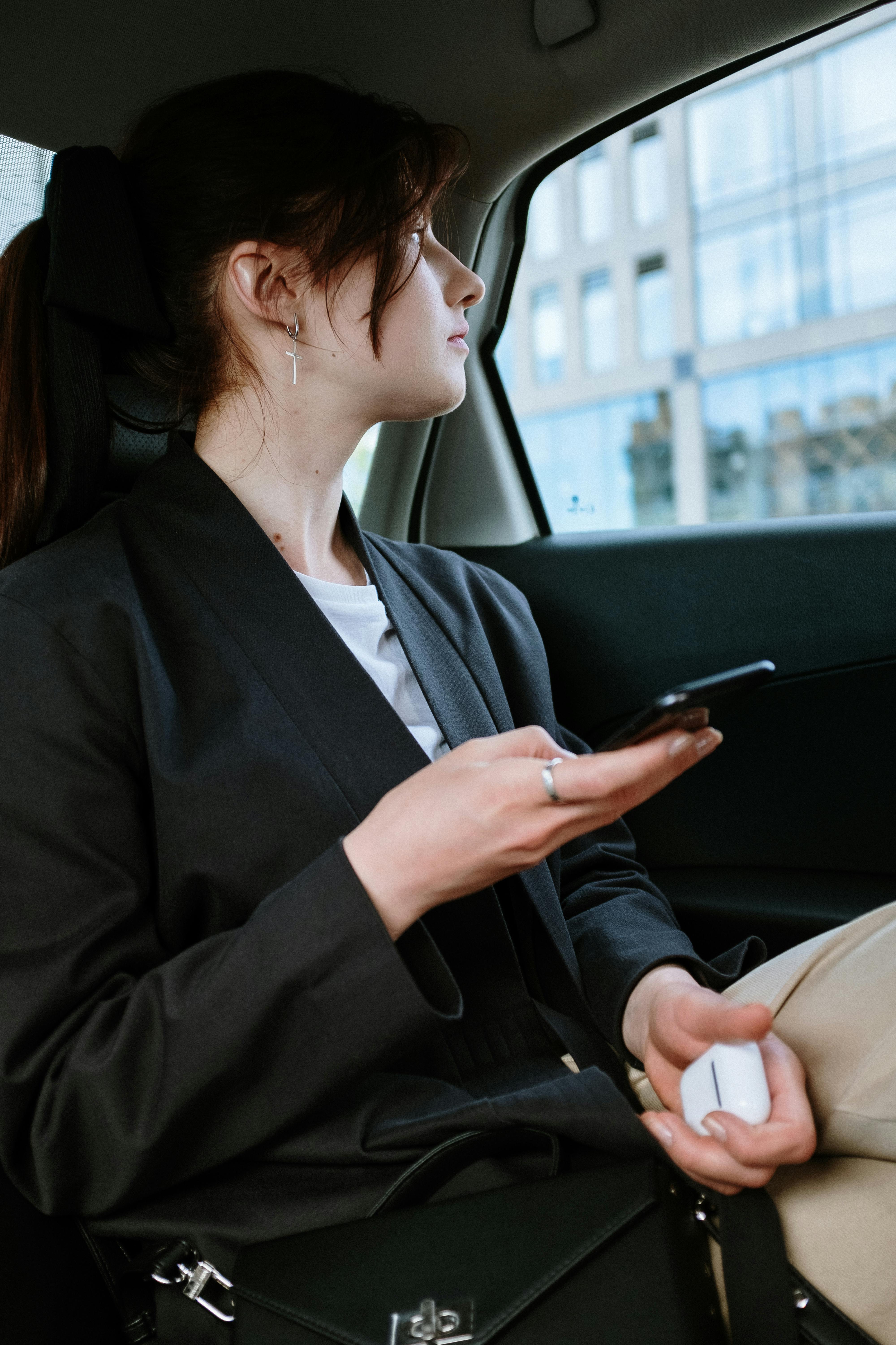 A woman in a car's backseat | Source: Pexels