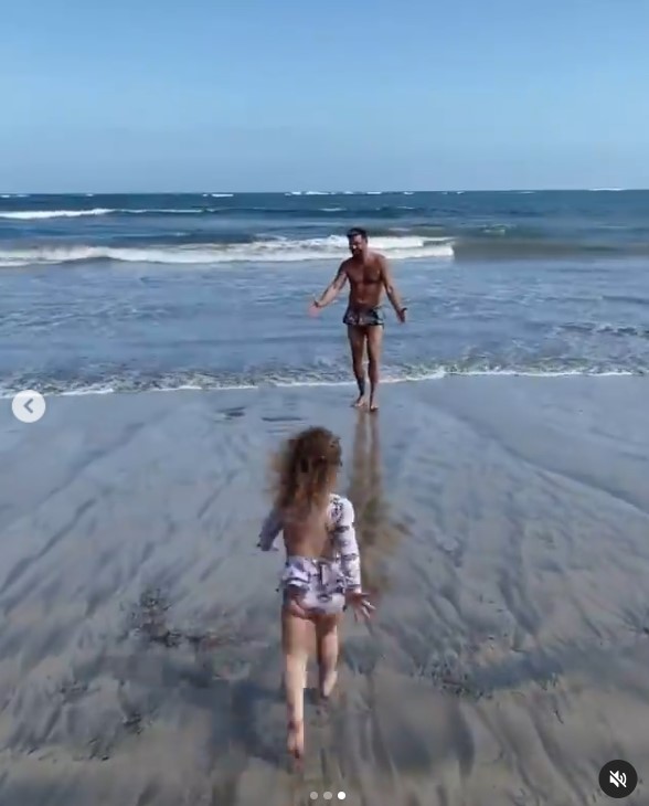 Ricky Martin and Lucia Martin-Yosef bonding at a beach in Puerto Rico in a post uploaded on December 25, 2021 | Source: Instagram/ricky_martin