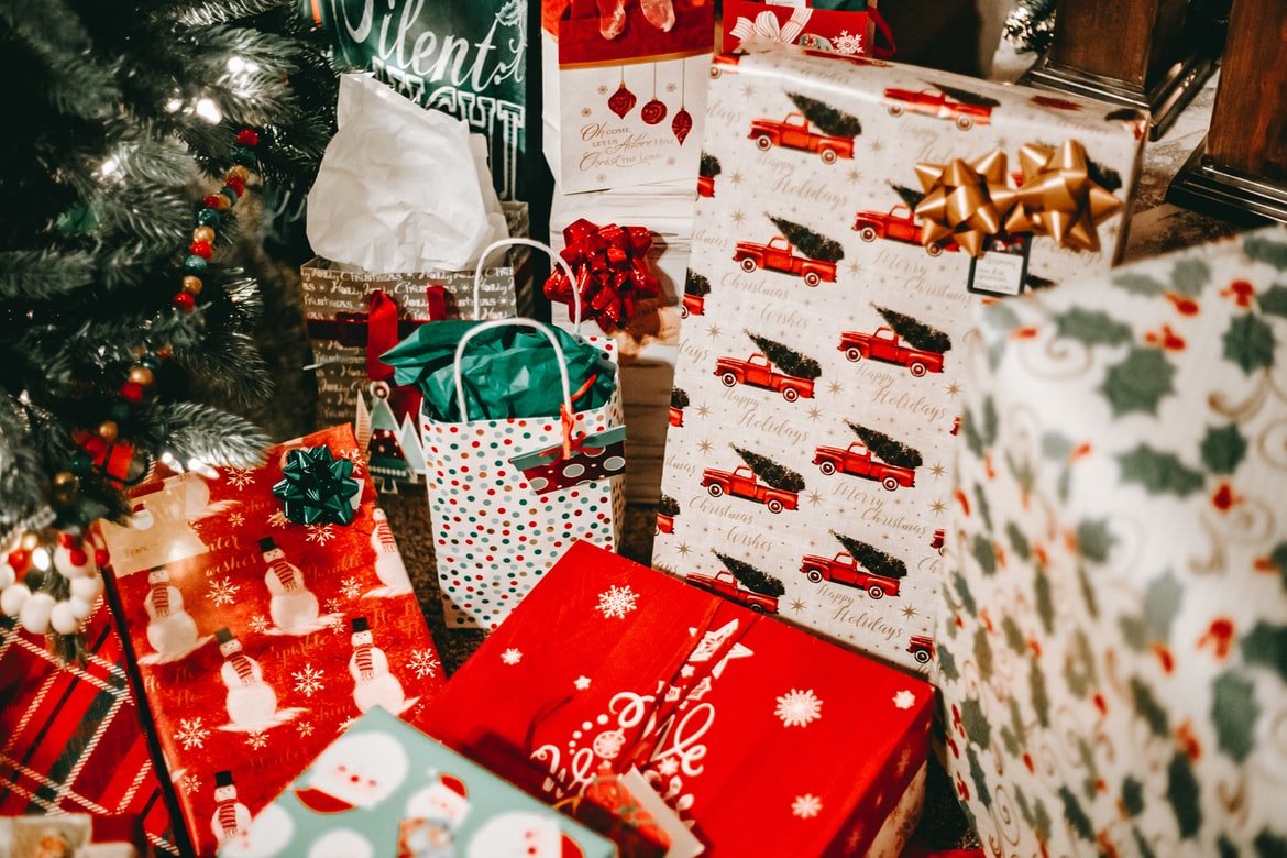 The family wrapped Michael's toys and gave them to the children at the shelter | Source: Unsplash
