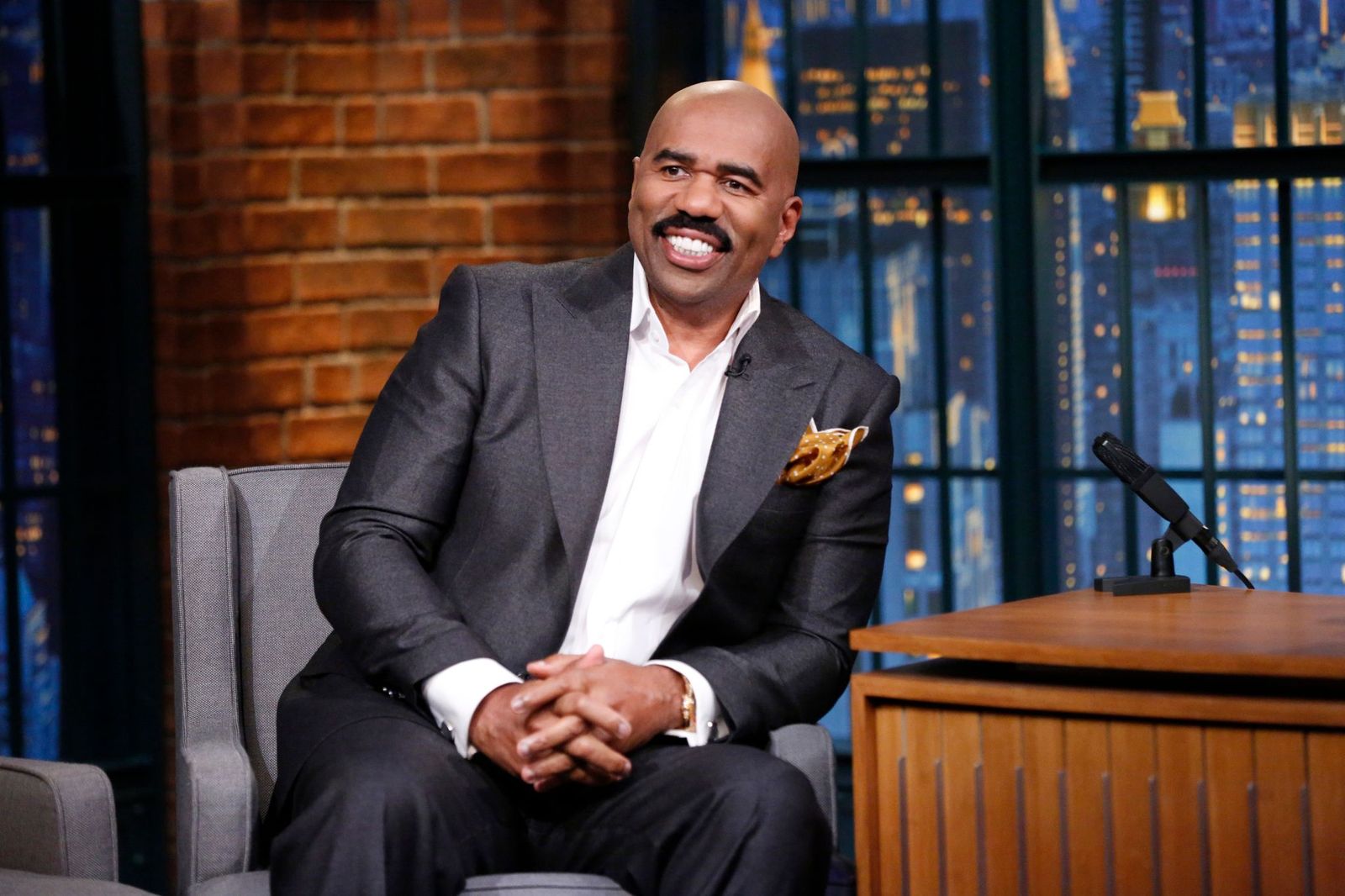 Steve Harvey enjoying his time on Late Night With Seth Meyers on November 17, 2014. | Photo: Getty Images. 