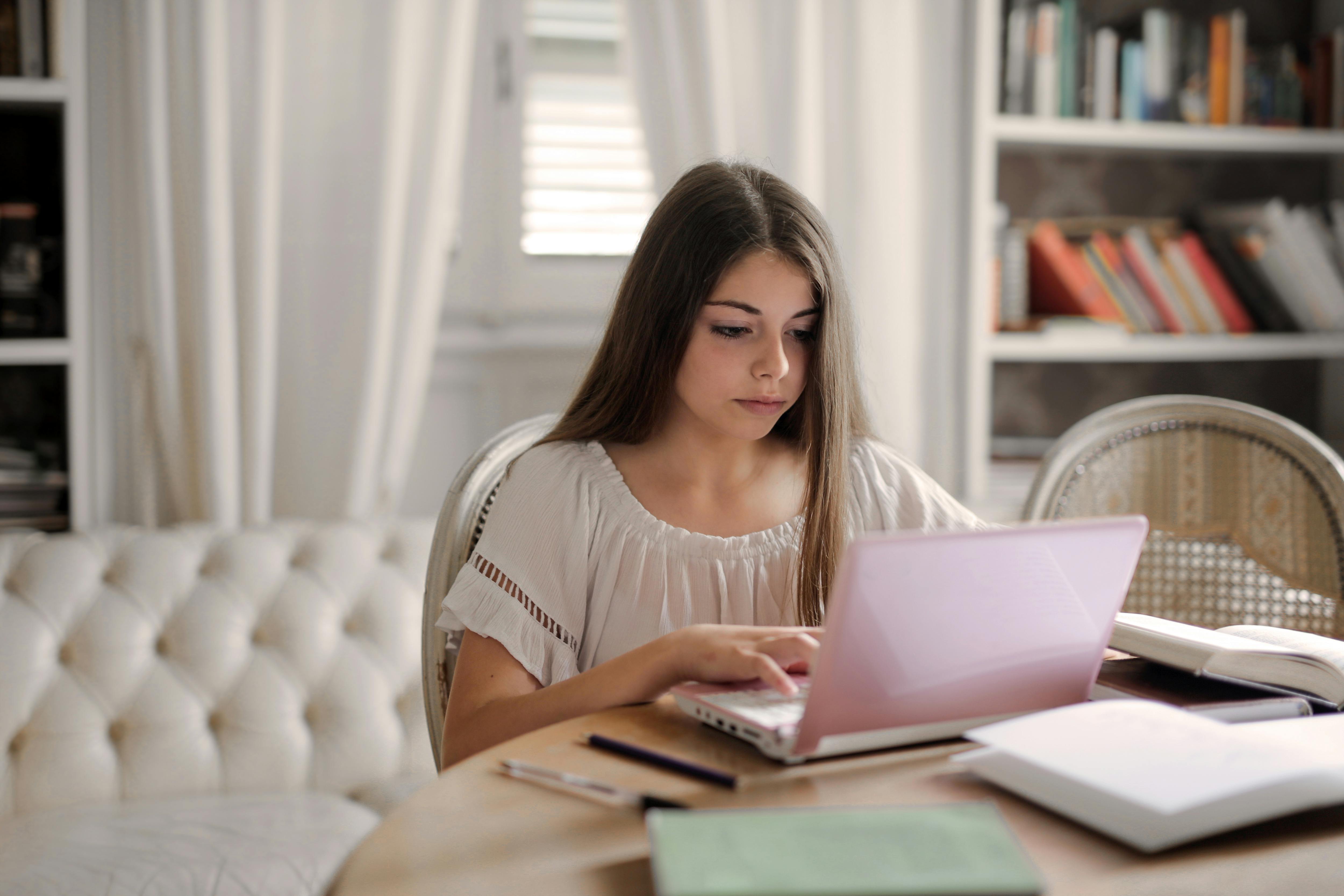 A teenage girl busy on a laptop | Source: Pexels