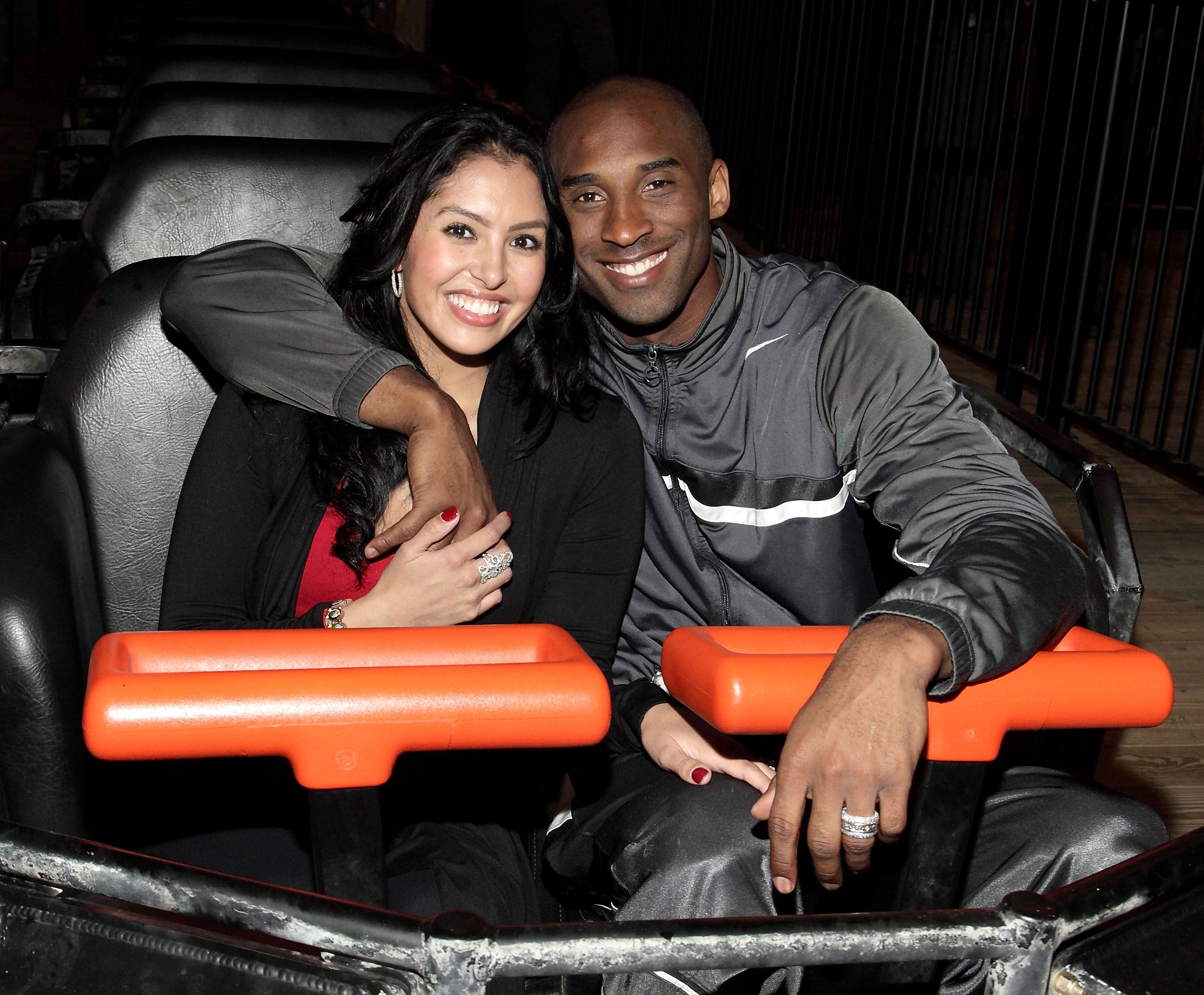 Kobe Bryant and Vanessa Bryant riding the Terminator Salvation - The Ride at Six Flags Magic Mountain on June 28, 2009 in Valencia, California. | Source: Getty Images