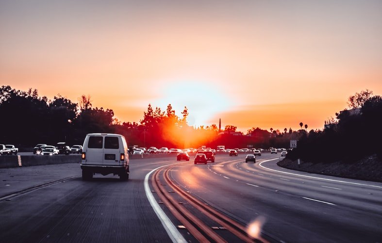 Image montrant une auto-route. | Photo : Unsplash Image montrant une auto-route. | Photo : Unsplash
