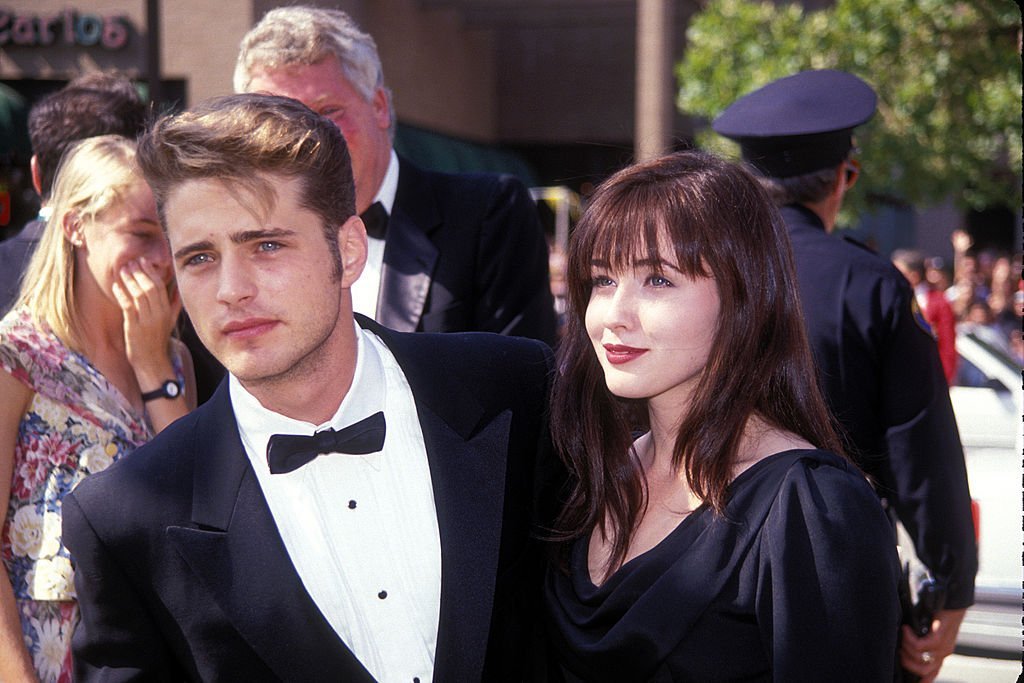 Jason Priestly and Shannen Doherty attending the 1991 Emmy Awards in LA 09/91 | Photo: Getty Images