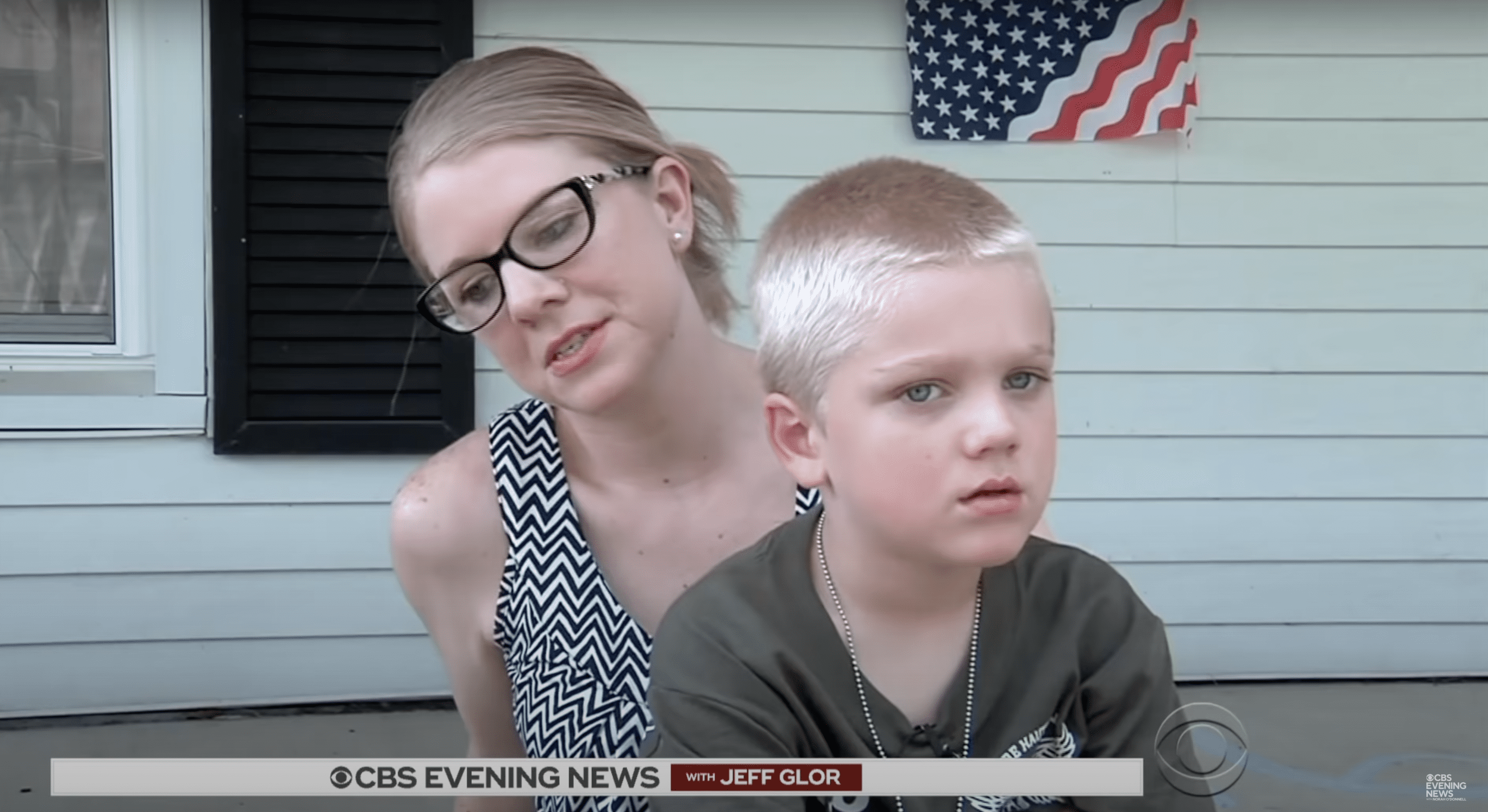 Dakota Pitts with his mother. | Source: YouTube.com/CBS Evening News