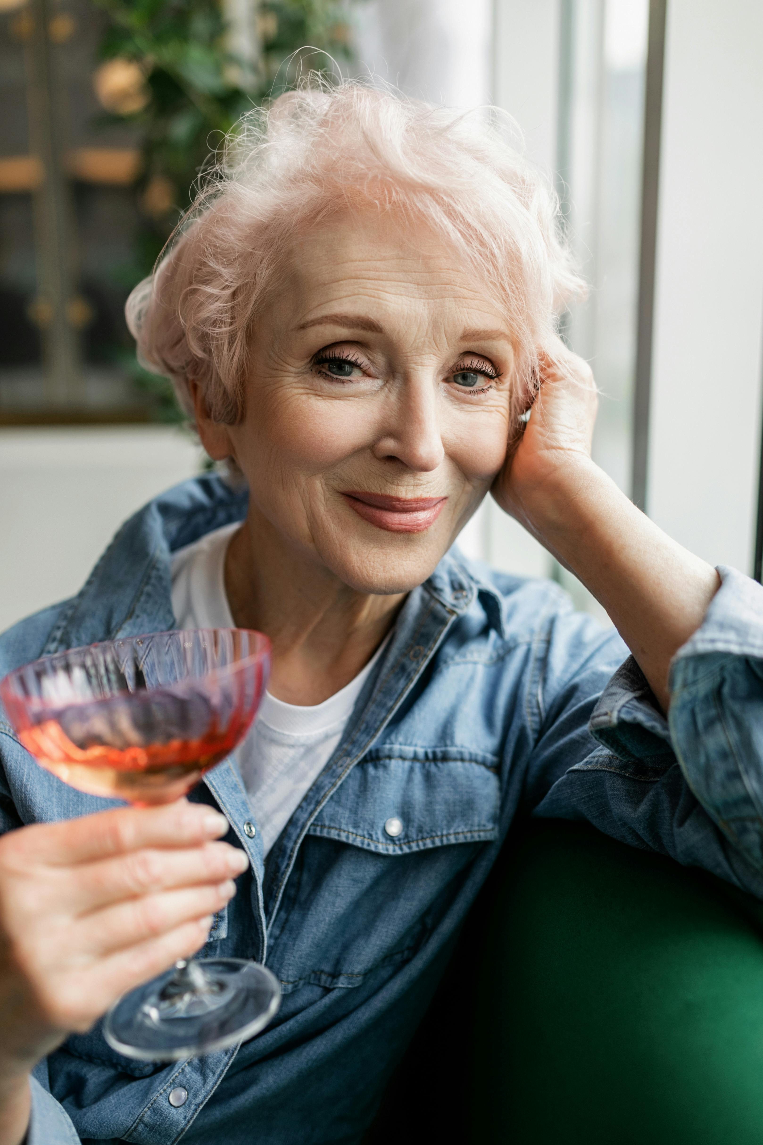 An elegant elderly woman | Source: Pexels